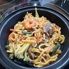 Made with shrimp and mixed vegetables. Added some red pepper flakes, a little bit more hoisin sauce, and some sweet Thai chili sauce for flavour. Delicious!