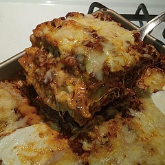 Added garlic powder, onion powder, basil, oregano, parsley and thyme to ragu. Absolutely divine, my only qualm is that there is not more.