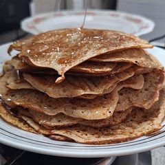 Kinda hard to fry, if you don't have an especific pan, but delicious and worthy if know how to do it. Taste like banana but not too much. I've added some honey and tastes even better! Yummy 😋