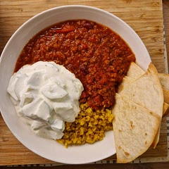 Really tasty, we served it with crunchy tortilla bread, bulgur wheat, and cucumber sour cream salad, which really complemented it. 😊
