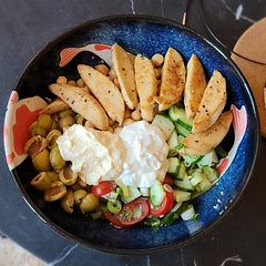 yummy yummy yummy i got meditteranian bowl in my tummy, we added vegan chicken and used couscous instead of quinoa