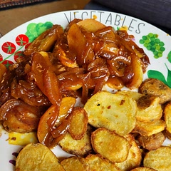 Really lovely and simple meal to make.
(Rubbish photo as I put onion and apples on top of pork).
I will definitely make again 
