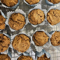 I made it without the topping. And I cooked them for about for about 26 min. Made 24. 