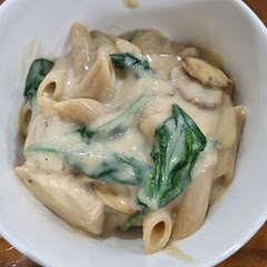 Perfect, healthy-meets-enjoyable sauce. Served with wholegrain pasta, cried mushrooms, chicken and spinach - like a Alfredo sauce. Could add cheese for more taste but thinking sundried tomatoes next time maybe