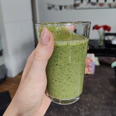 Finally a smoothie I really love! I am definitely making this again! Super creamy, not too sweet 👌🏻😍
I made it with Greek yoghurt 😊