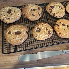 Browning the butter was a lot easier than I expected. Used 200g chopped chocolate instead and still plenty for the amount of cookies. Spread a lot more than I expected, next time I’d make more and make them smaller. Crispy and chewy on the edges