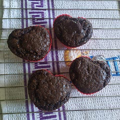 Just made them plain with chocolate protein powder. The texture in more like a cake than a donut and is very fluffy. Good snack!
Also better eat them the same day you make them.