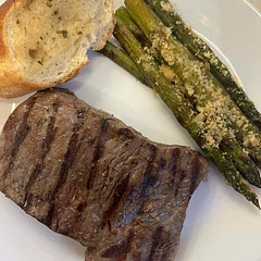 Served with garlic bread, roasted asparagus, mashed potatoes and some steamed vegetables. Was delicious.