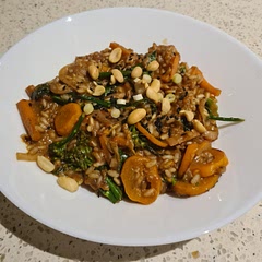 Used orange capsicum. Used brown rice to serve. Mixed the rice in with the sauce/veggies at the end before aerving. Delicious!