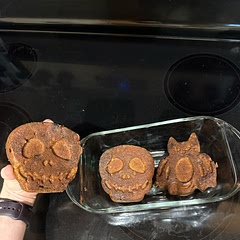 With it being close to spooky season, I made them in cakettes shaped as skeletons and bats! One not pictured I ate it before.