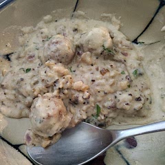 This is a fabulous "base" for so many dishes. Added red onion and mushrooms and used frozen plant based meatballs. Rich and delicious!
