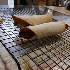 It's really good, has great cheese pulls, and is very crispy!
