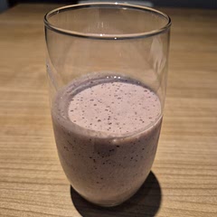 I didn't add the spinach (bc I didn't have it), but it's quite tasty and easy to make.
Note: it's the first smoothie I've ever made.