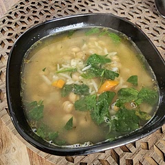 Added some baby spinach at the end. Delicious autumm lunch! So warm and filling. Loved the touch of lemon. Will make it again.