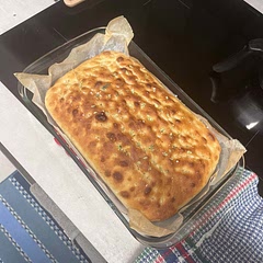 With some ups and downs (running out of flour), and some tight time schedule this turned out AMAZING!!! Did it on a night alone at home to be entertained, when i woke up half of it was eaten by my roommates 😂 such a success! will repeat for sure 🥰