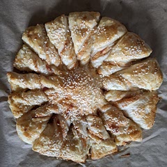 It's easy to make and is a perfect snack!!