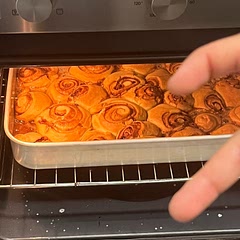 Turned out AMAZING!! I was very generous on cinnamon and didnt disappoint! ☺️ Rolled the dough too much so they turned skinny ahahah but flavour on point
