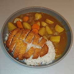 Very tasty ! Next time I'll try to replace the chicken by some beef pieces directly in the stew, like other recipes show.
Comfort food, easy, fast, cheap. Perfect meal ! 