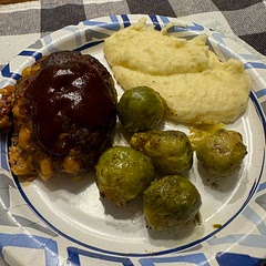 I really enjoyed this meatloaf! I added 1/4c Italian bread crumbs. I used sweet baby rays bbq sauce, but did not use sugar free.