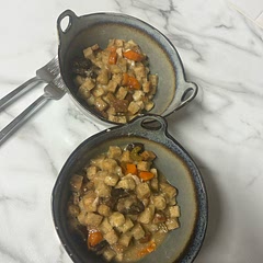 Used carrots, celery and mushrooms. No broccoli.