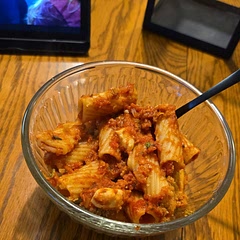 There wasn't enough sauce, I had to supplement. Otherwise it's okay but not much flavor to it.
