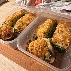 Delicious, used almond flour for the crust. Made for meal prep and added some pesto after warming it up for extra flavour