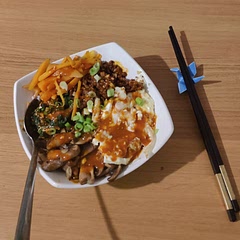 Took a long time to prepare all the different ingredients but it was absolutely worth it, super delicious. Used Vivera plant mince. 