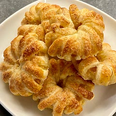 Super easy, crispy on the outside soft on the inside… just delicious!!!! 👌