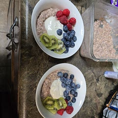 I tasted it after mixing the milk mixture, and I was ready to eat it right then. I will be making this again. The first time using quinoa in my overnight oats, I think it's going to be satisfying.