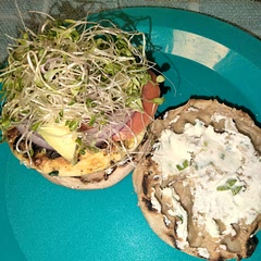 This sandwich is delicious! I used green onion instead of chives and threw on some spicy sprouts. This is one of my new favorite breakfasts. 