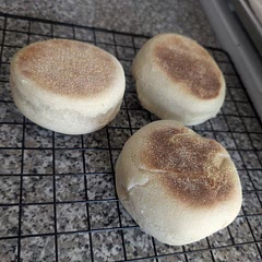 Need to cook veryyyy slowly to keep from getting doughy. Not enough nooks and crannies but can adjust. 