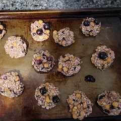 I dont have a food processer so i just mashed up the bluberries, chickpeas, oats, and banana then mixed it with the dry mixture.