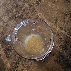 Me faltó la curcuma  pero bien. Hay que rallar bien el gengibre, es picoso amargo pero rico cómo si fuese mango con sal y limon 