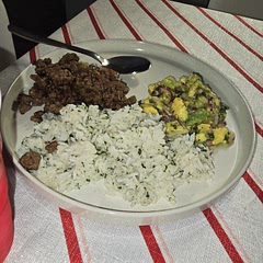 Made with rice instead of cauliflower rice but still amazing and quick 