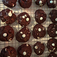 Easy to make and they taste amazing - almost like a peppermint patty!