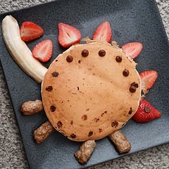 It was so fun to make, and felt as if I was even treating my inner kid to a fun breakfast. My toddler loved it and I loved the idea of putting a chocolate chip as am eye, so simple but creative! My "dinosaurs" were fat 🤣