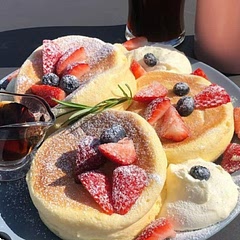 Japanese pancakes.


This is the one I made.
