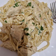 This is absolutely delicious the perfect chicken Alfredo, I love it and my family loves it. it's quick to make and is amazing I would 100% recommend making this!