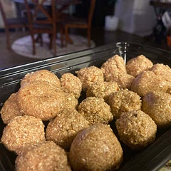 I used pecans almonds and walnuts instead of cashews, and a mix of cashew butter and pb fit for the peanut butter. I think it would be better with just pb. Still really good. Also could probably up the jam