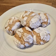 Made these yesterday and WOW, they taste amazing and were simple to make. I'm no baker by any means but even I managed them. Followed the recipe exactly, apart from forgetting the pinch of salt.  