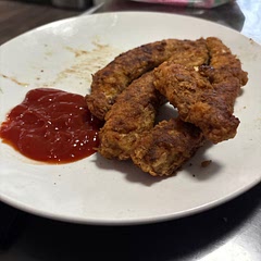 Wow it tastes… Wonderful! It is good Added some ketchup and that makes it a bit better. Yeah! It is crispy and delicious! 8.6/10