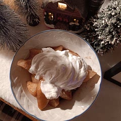 Had apples and pears from this fall.  This dish was perfect. A cold winter night and apple pie dessert with homemade whipped cream.  Yummy 😋 