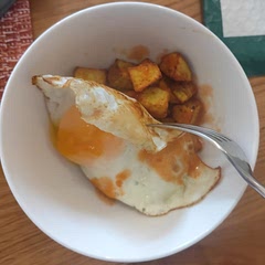 Made these, put a fried egg on top and doused it in hot sauce, they were delicious!!! Super easy and quick. Will make again :)