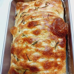 My first sourdough focaccia. I hv tried yeast and overnight foccacia. My family favourite bread. 
