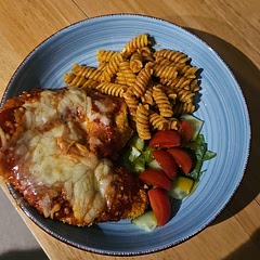 Really good recipe and enjoyed very much by me and my partner. Never made chicken parmo before as I don't like frying at home so having the baked option was definitely a lot of help😊