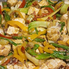 I think the ratio of veg and tofu was off in my version but it turned out nice anyway. Nice flavour without being spicy. Kid enjoyed the tofu and rice :)