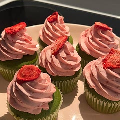 These were incredible!!! Super easy to make and the recipe was very easy to follow. For my frosting I used extra freeze dried strawberries and it really gave it the perfect strawberry flavor! 10/10 :)