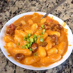 soososo good, I added hot dog and bacon bits, used cream cheese instead of heavy cream bc I didn't have 😅