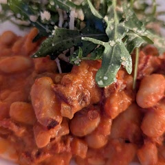 I kept seeing this magic beans recipe on reddit, so of course I had to make it.  Really good mix of flavors, the sun-dried tomatoes make it a really filling meal too.  Tasty!  I used half-n-half instead of heavy cream.