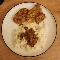 Easy to cook, takes less than 30 minutes ✨ doesn't look good in the photo but it tasted superrrr good 🤤😍